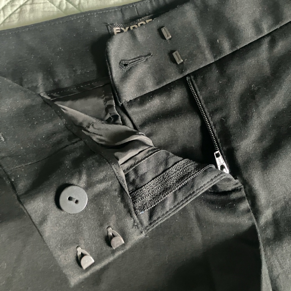 Express Shorts - Picture 3 of 9
